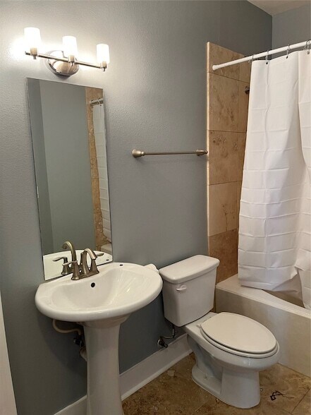 Foto del edificio - 315 W Clay St