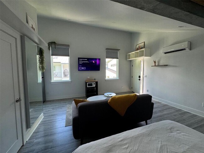 Foto del edificio - 1706 E 13th St