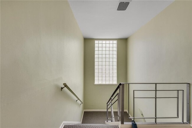 Building Photo - 1360 Briarwood Dr NE