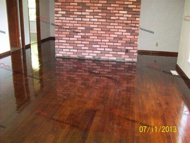 Foto del edificio - STATUS: AVAILABLE  | R93B | $1700