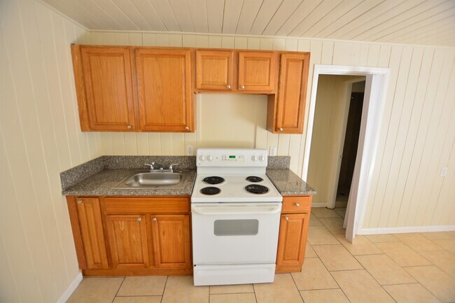 Building Photo - 2850 Lake Alfred Rd