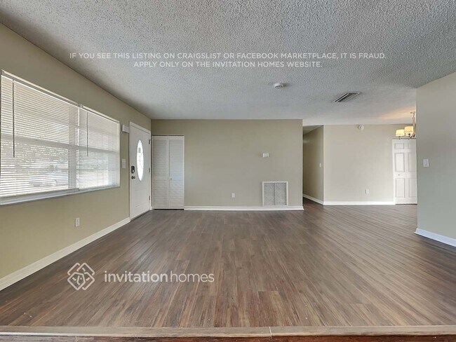 Foto del edificio - 8380 Jacaranda Ave