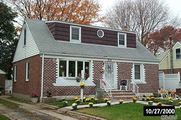 Primary Photo - 209 Warren St