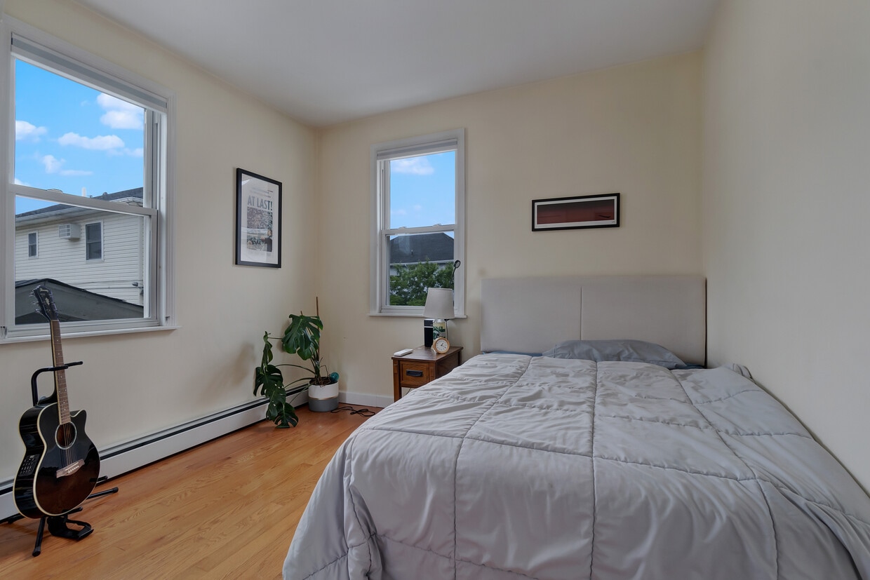 Primary Photo - 6940 Gouverneur Ave