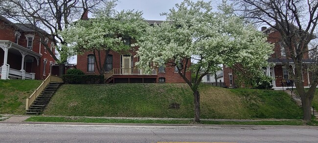 Building Photo - 207 W 3rd St