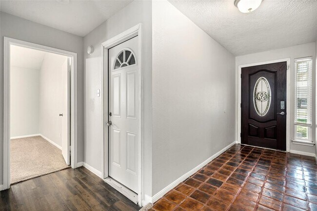 Building Photo - 1226 Park Knoll Ln