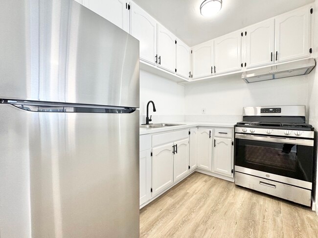 Foto del edificio - 716 W 81st St