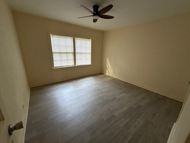 Foto del edificio - 211 W Santa Clair St