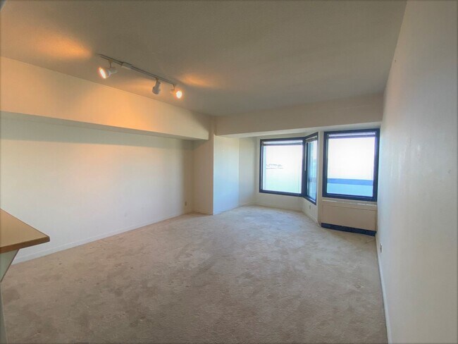 Foto del edificio - 1BD/1BATH Condo Available in Pacific Park Plaza