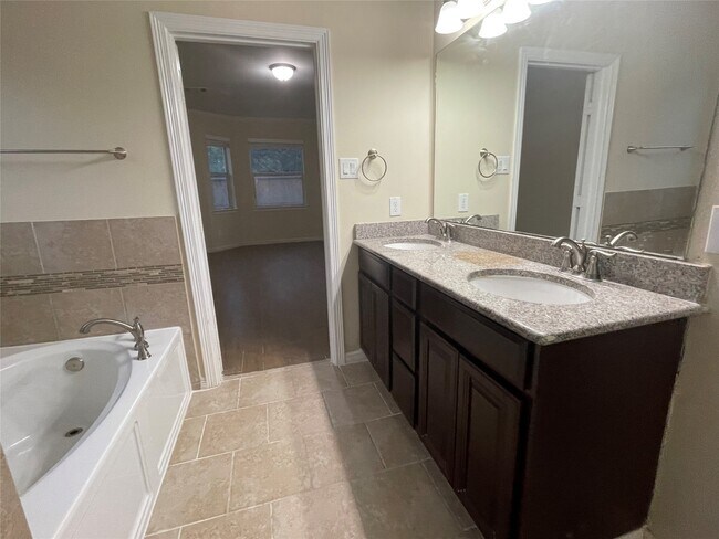 Foto del edificio - 4507 Montcliff Bend Ln