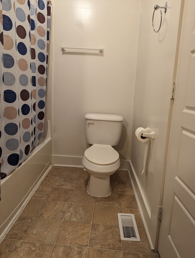 Building Photo - 621 Park Cir