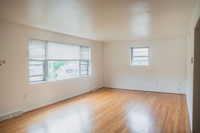 Building Photo - 814 N St Lucas St