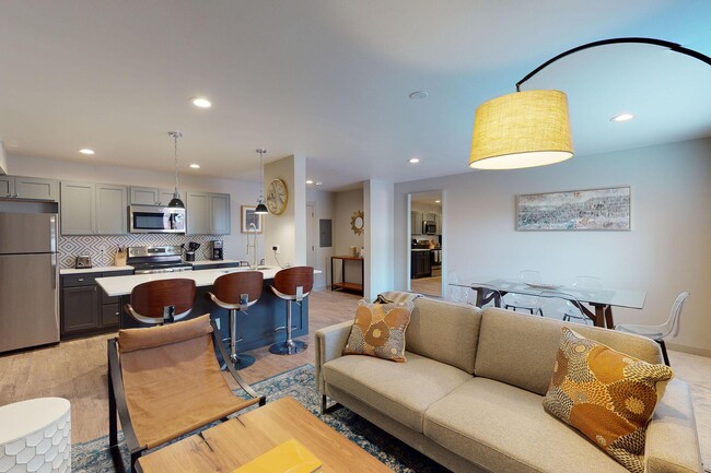 Building Photo - Garrett on the Green