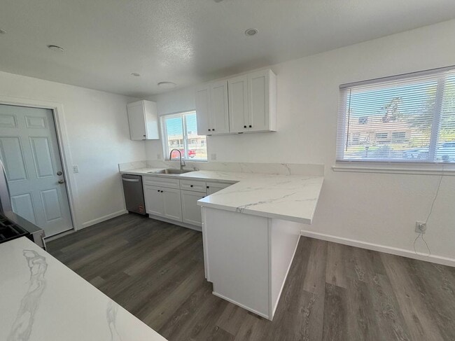 Building Photo - 31060 Balsa Ave