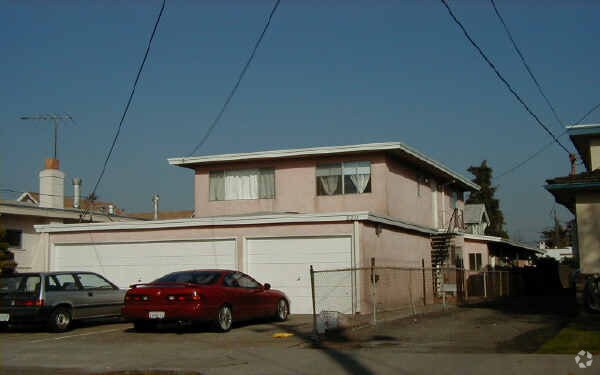 Building Photo - 2211 Pacific Ave