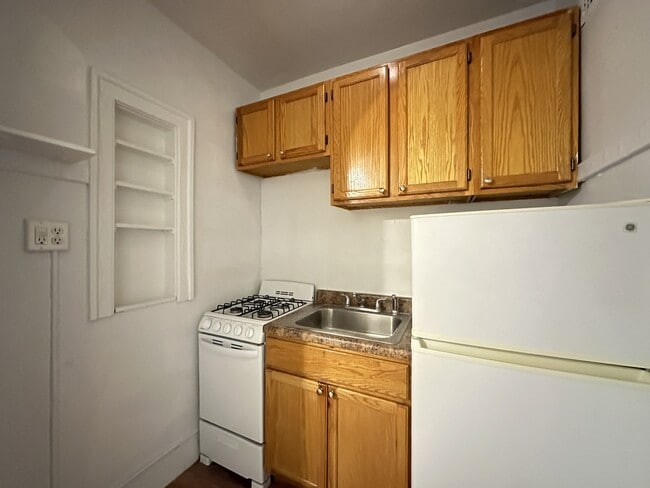 Building Photo - 2536 N Sawyer Ave