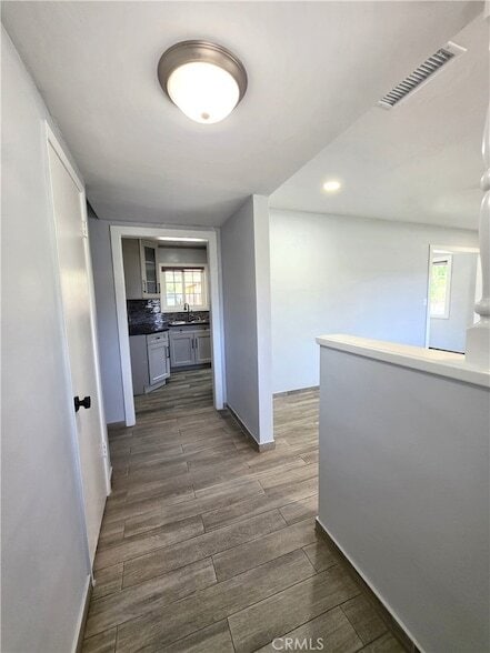 Foto del edificio - 221 E Maple St