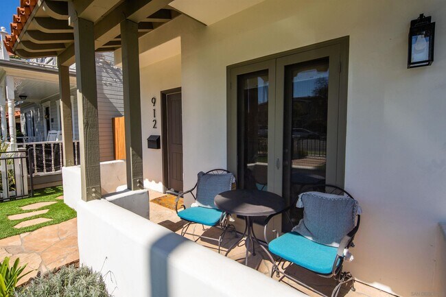 Building Photo - 912 H Ave