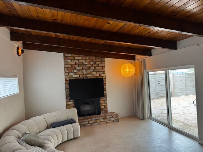 Building Photo - Mid-Century details in every corner. Solar panels! Gorgeous and perfect.