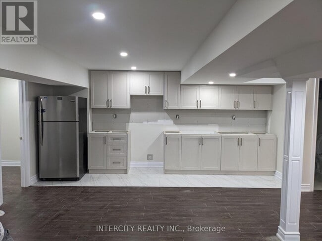 Building Photo - 8 McCourt Dr