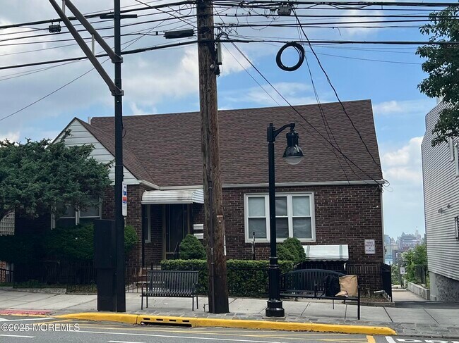 Foto del edificio - 716 Palisade Ave