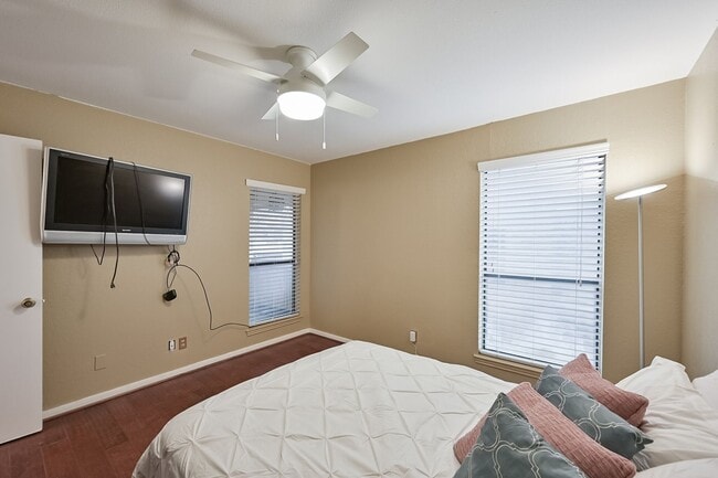 Foto del edificio - North Arlington Condo - 5 minutes to AT&T Stadium and Globe Life Field!