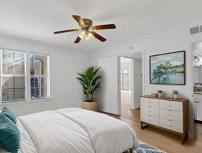 Foto del edificio - 5300 Keller Springs Rd