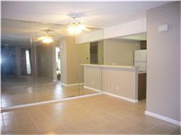 Building Photo - 17401 Red Oak Dr
