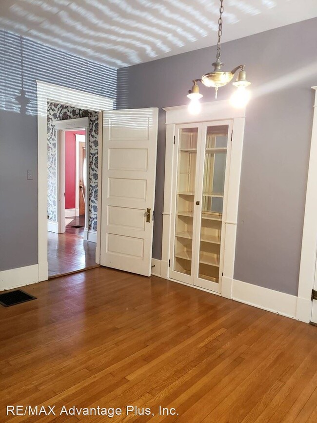 Building Photo - 2 br, 2 bath House - 214 N. Main Street