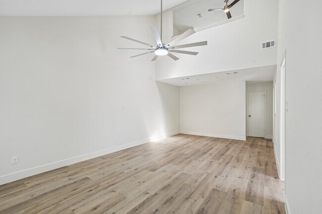 Foto del edificio - 2861 Panagard Dr