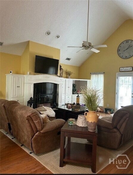 Foto del edificio - 111 Meadowlark Cir