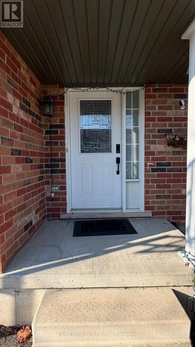 Building Photo - 528 Virginia Creeper St