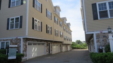 Building Photo - 75 Brackett St