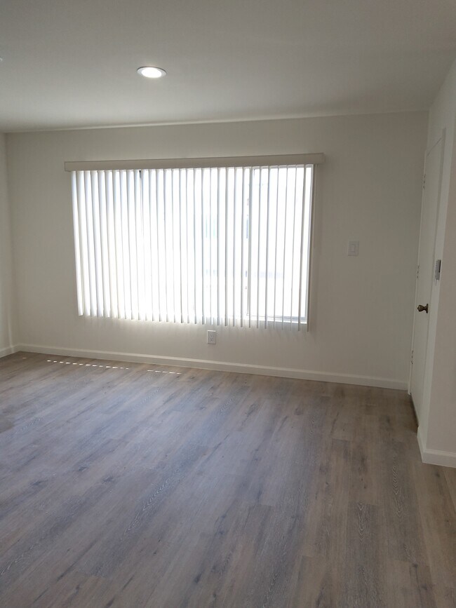 Living Room - 12801 Moorpark St