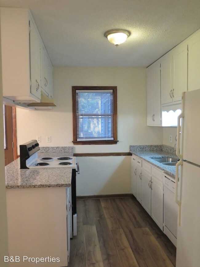 Building Photo - 112-116 Chatham Woods Dr