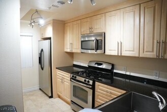 Building Photo - 260 E Flamingo Rd