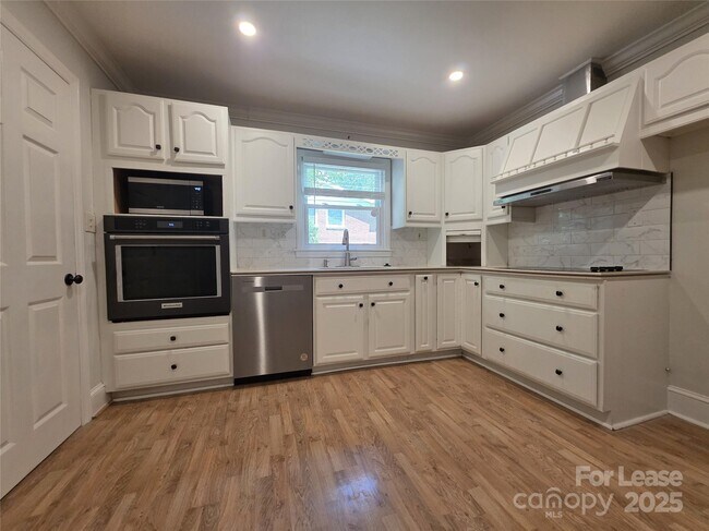 Foto del edificio - 4426 Holbrook Dr