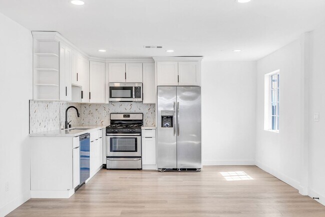Foto del edificio - Fully Remodeled 4-Bed 2-Bath Home in Prime...