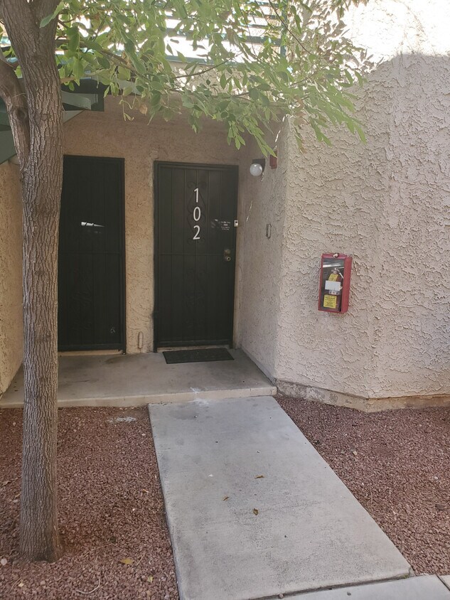 Foto principal - 500 Elm Dr