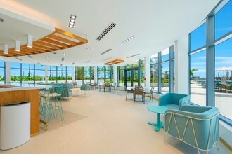 Pool Club Room - SoLe Mia Rentals