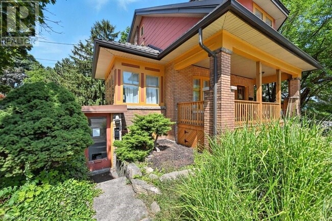 Building Photo - 48 Balmoral Ave S