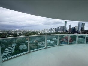 Building Photo - 2101 Brickell Ave