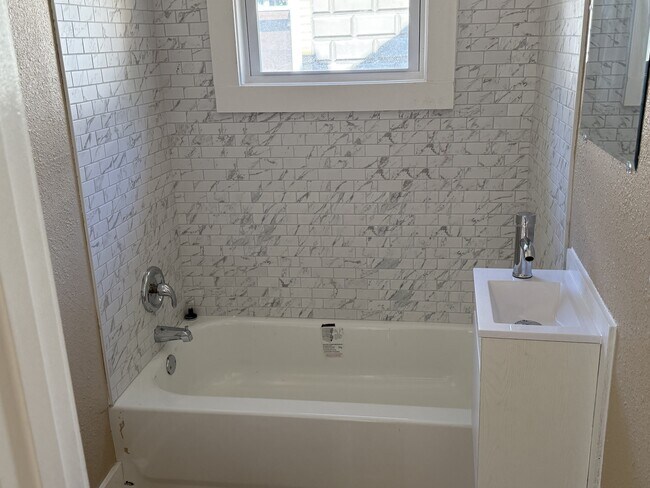 Foto del edificio - 304 Wildwood Ave