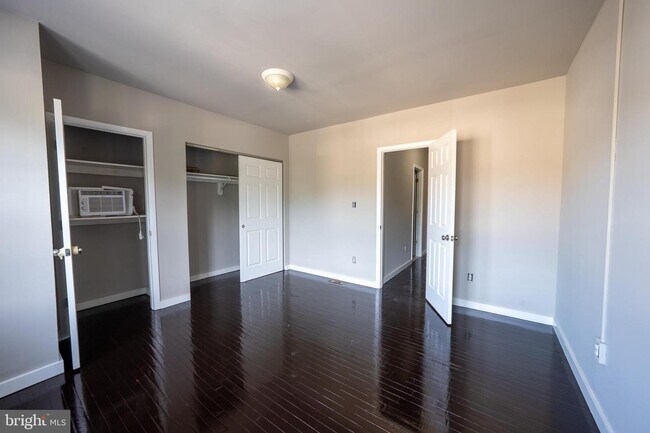 Foto del edificio - 5964 Warrington Ave