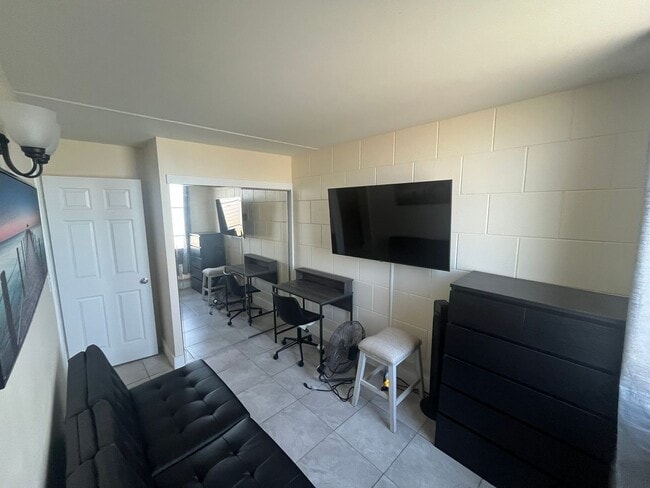 Building Photo - Pearl City 2BR Condo – Near Pearl Harbor – Parking Included – Available Now