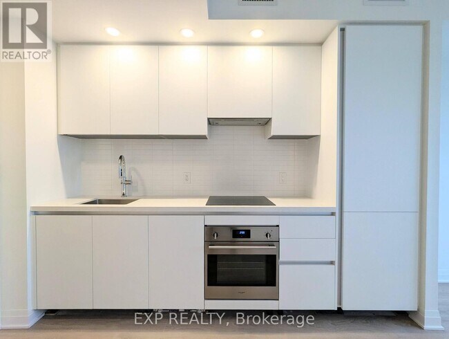 Photo du bâtiment - 4015 The Exchange