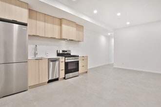 Building Photo - 28 Salem Av