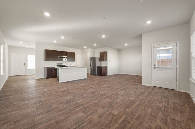 Building Photo - 120 Chipping Aly