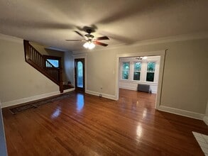 Building Photo - 519 School St