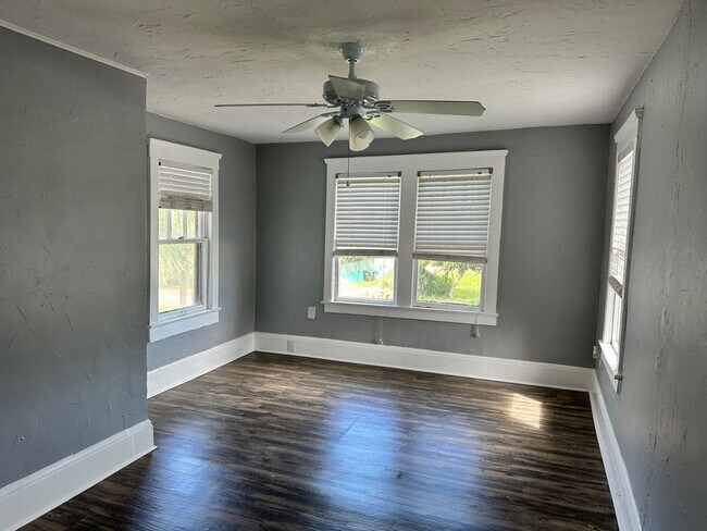 Foto del edificio - 827 N Oleander Ave